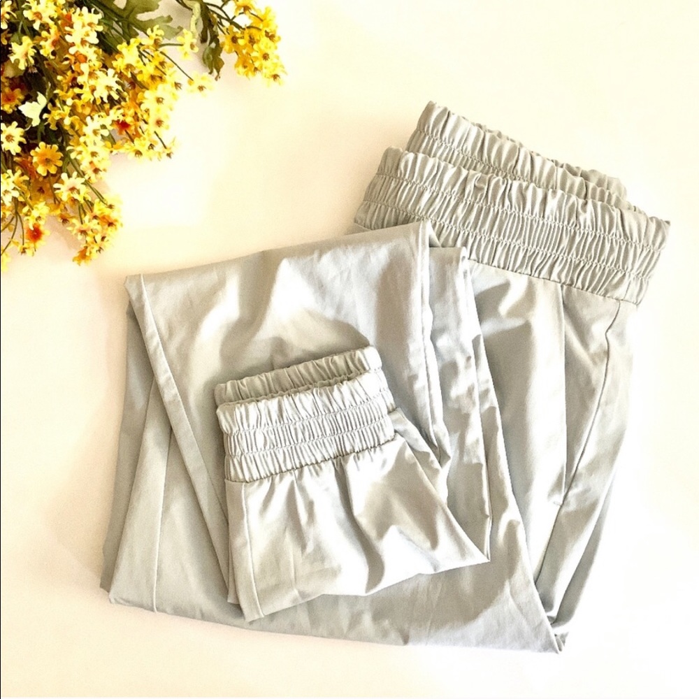 Athleta light gray jogger pants size 4